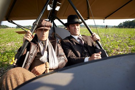 Peter Stebbings, Yannick Bisson - Případy detektiva Murdocha - Létající stroj - Z filmu