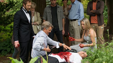 Kris Holden-Ried, Eric Roberts, Zoie Palmer - Lost Girl - 44 Minutes to Save the World - Photos
