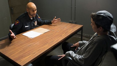 Keegan-Michael Key - Playing House - Bird Bones - De la película