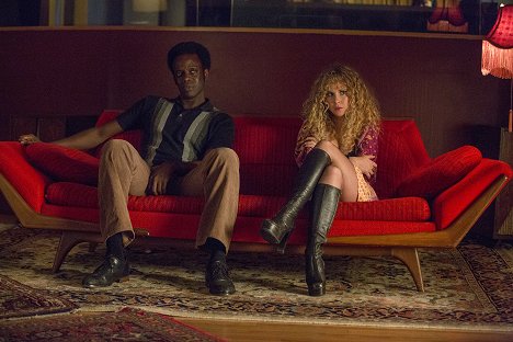 Ato Essandoh, Juno Temple - Vinyl - E.A.B. - De la película