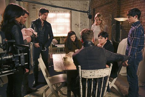 Sean Maguire, Colin O'Donoghue, Emilie de Ravin, Jennifer Morrison, Ginnifer Goodwin, Jared Gilmore - Once Upon a Time - Our Decay - Kuvat kuvauksista