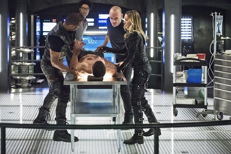 Echo Kellum, Paul Blackthorne, Katie Cassidy - Arrow - Beacon of Hope - Photos