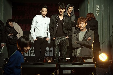 Yoo-ri Seong, Soo-hyeok Lee, Yeong-kwang Kim, Ji-hwan Kang - Runway Cop - Making of