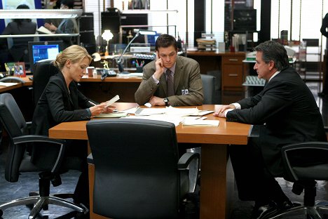 Poppy Montgomery, Eric Close, Anthony LaPaglia - Without a Trace - Blood Out - Photos