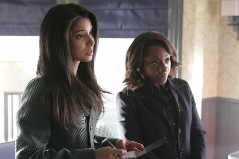 Roselyn Sanchez, Marianne Jean-Baptiste - Without a Trace - The Road Home - Photos