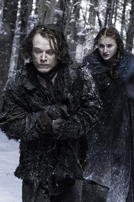 Alfie Allen, Sophie Turner - Game of Thrones - The Red Woman - Photos