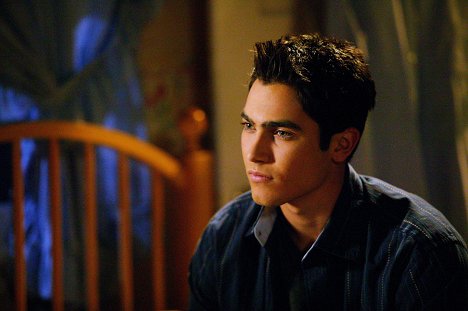 Tyler Hoechlin - 7th Heaven - Wayne's World - Photos