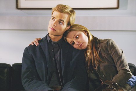 David Gallagher, Beverley Mitchell - 7th Heaven - And Baby Makes Three - Photos