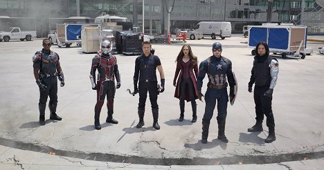 Anthony Mackie, Jeremy Renner, Elizabeth Olsen, Chris Evans, Sebastian Stan - Captain America: Civil War - Photos