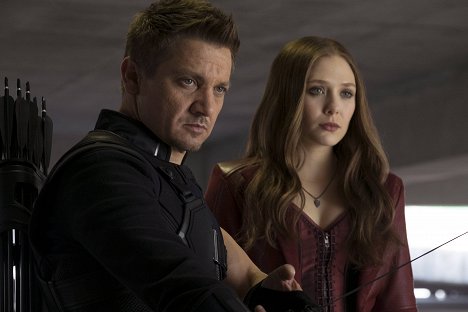 Jeremy Renner, Elizabeth Olsen - Captain America: Civil War - Kuvat elokuvasta