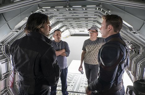 Sebastian Stan, Joe Russo, Anthony Russo, Chris Evans - Capitão América: Guerra Civil - De filmagens