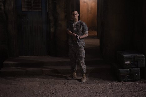 Ari Millen - Sötét árvák - Certain Agony of the Battlefield - Filmfotók