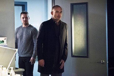 Stephen Amell, Paul Blackthorne - Arrow - Abgesang - Filmfotos