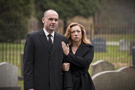 Paul Blackthorne, Alex Kingston - Arrow - O Choro da Canário - De filmes