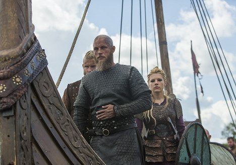 Alexander Ludwig, Travis Fimmel, Katheryn Winnick - Vikings - The Last Ship - Photos