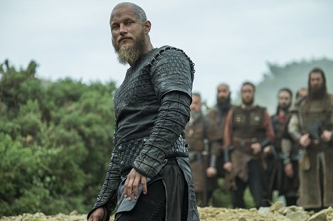 Travis Fimmel - Vikingovia - Lode na suchu - Z filmu