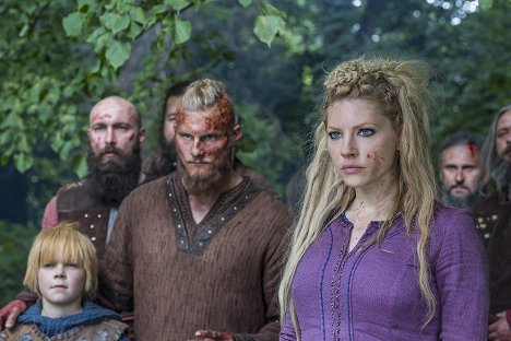 Alexander Ludwig, Katheryn Winnick - Vikings - What Might Have Been - Photos