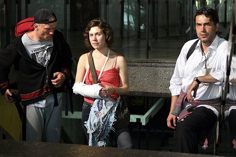 Eryk Lubos, Joanna Grudzinska, Marcin Dorocinski - Boisko bezdomnych - Filmfotos