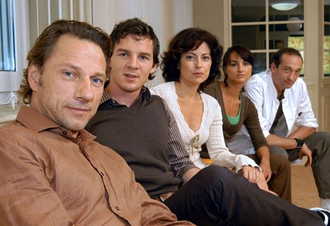 Richy Müller, Felix Klare, Carolina Vera, Miranda Leonhardt, Jürgen Hartmann - Tatort - Hart an der Grenze - Werbefoto