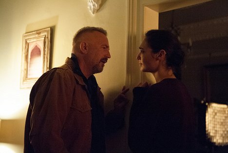 Kevin Costner, Gal Gadot - Criminal - Photos