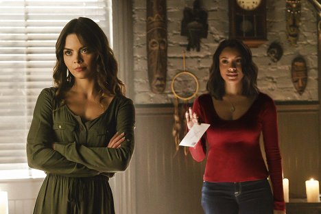 Scarlett Hefner, Kat Graham - The Vampire Diaries - Postcards from the Edge - Photos