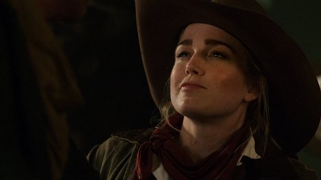 Caity Lotz - Legends of Tomorrow - The Magnificent Eight - Photos