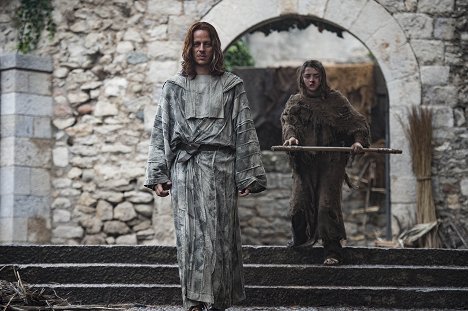 Tom Wlaschiha, Maisie Williams - Game Of Thrones - Zuhause - Filmfotos