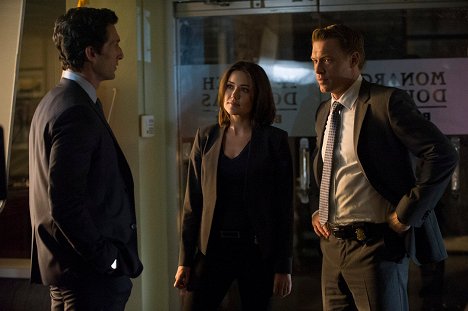 Aaron Lazar, Megan Boone, Diego Klattenhoff - The Blacklist - Die Monarch Douglas Bank (Nr. 112) - Filmfotos