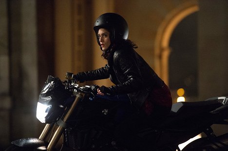 Lizzy Caplan - Now You See Me 2 - Photos