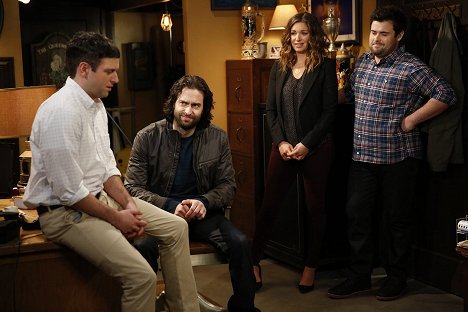 Brent Morin, Chris D'Elia, Bianca Kajlich, David Fynn - Undateable - A Priest Walks Into a Bar - Photos