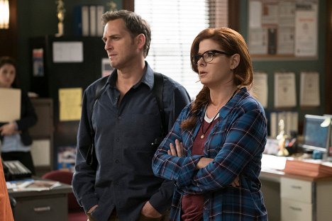 Debra Messing, Josh Lucas - The Mysteries of Laura - The Mystery of the Dark Heart - Photos