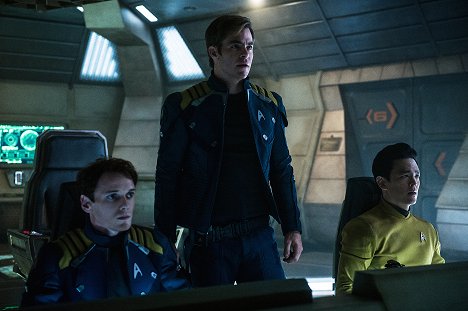 Anton Yelchin, Chris Pine, John Cho - Star Trek: Mindenen túl - Filmfotók