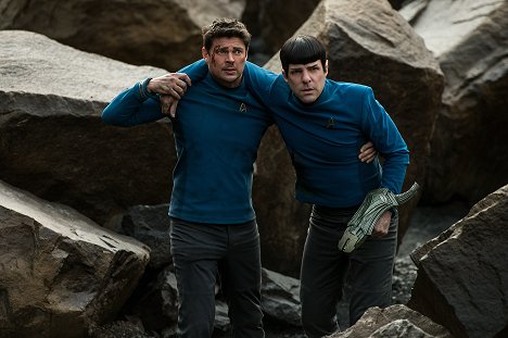 Karl Urban, Zachary Quinto - Star Trek Beyond - Filmfotos