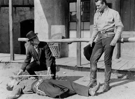 Yakima Canutt, Nelson McDowell, John Wayne - V sedle za úsvitu - Z filmu