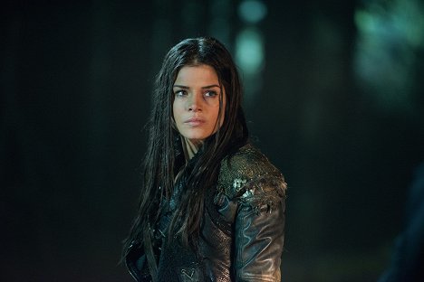 Marie Avgeropoulos - The 100 - Nevermore - Van film