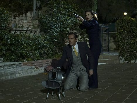 James D'Arcy, Hayley Atwell - Agent Carter - Monsters - Z filmu