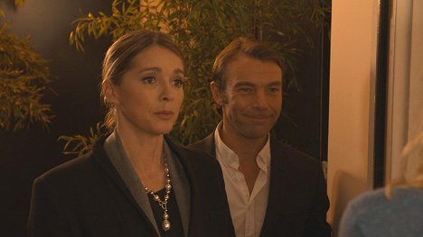 Hélène Rolles, Patrick Puydebat - Les Mystères de l'amour - Parallèlement votre (1/2) - Z filmu