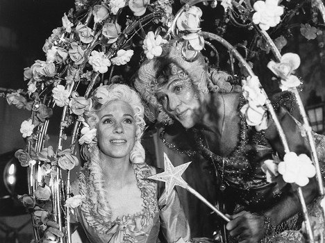 Julie Andrews, Dick Van Dyke - Julie and Dick at Covent Garden - Photos