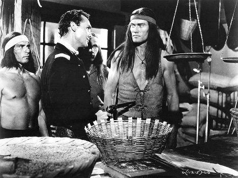 Pat Conway, Chuck Connors - Geronimo - Z filmu