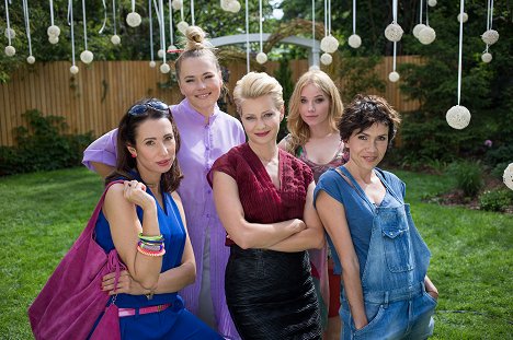 Aleksandra Popławska, Magdalena Lamparska, Malgorzata Kozuchowska, Roma Gasiorowska, Olga Boladz - Kochaj - Promo