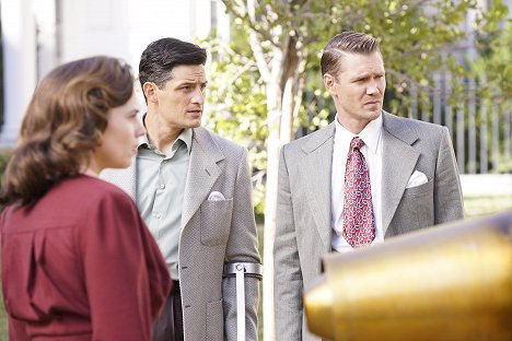 Enver Gjokaj, Chad Michael Murray - Agent Carter - Hollywood končí - Z filmu