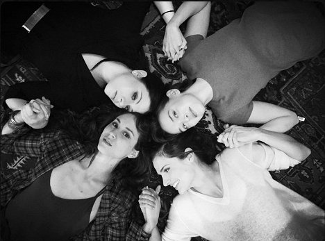 Troian Bellisario, Michelle Trachtenberg, Jess Weixler, Stana Katic - Egy anya négy lánya - Forgatási fotók