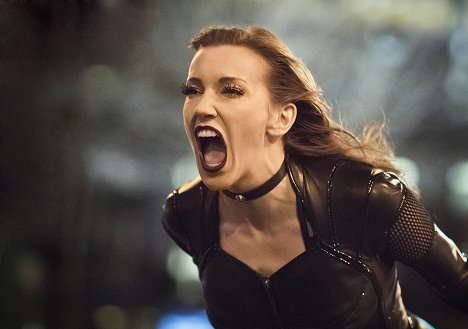 Katie Cassidy - The Flash - Invincible - Photos