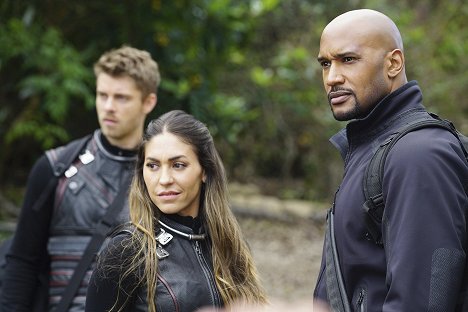 Natalia Cordova-Buckley, Henry Simmons - Agents of S.H.I.E.L.D. - Absolution - Photos