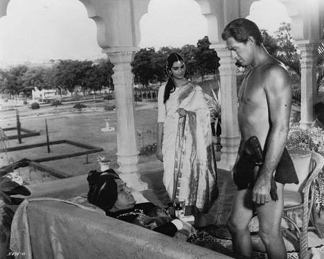 Simi Garewal, Jock Mahoney - Tarzan Goes to India - Z filmu