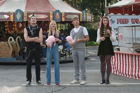 John Patrick Amedori, Britt Robertson, Max Thieriot, Madeline Zima