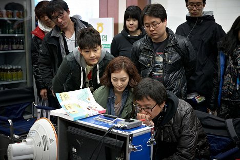 Joong-ki Song, Ye-seul Han, Jeong-hwan Kim - Tikkeulmoa romaenseu - Del rodaje