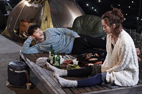 Joong-ki Song, Ye-seul Han - Penny Pinchers - Photos