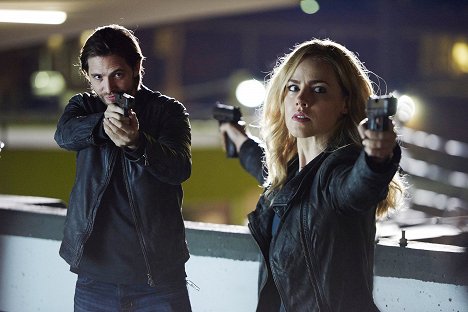 Aaron Stanford, Amanda Schull - 12 Monkeys - Year of the Monkey - Photos