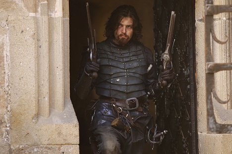 Tom Burke - The Musketeers - Spoils of War - Van film